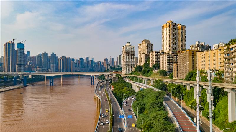Chongqing Liziba Liziba light rail passes through buildings