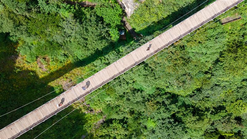 Chongqing Fuling Wuling Mountain Rift Valley Tianmen Cave Cable Bridge