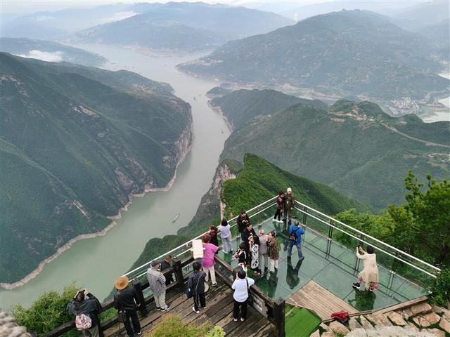 中国 重庆 三峡 长江探索号 三峡之巅看夔门