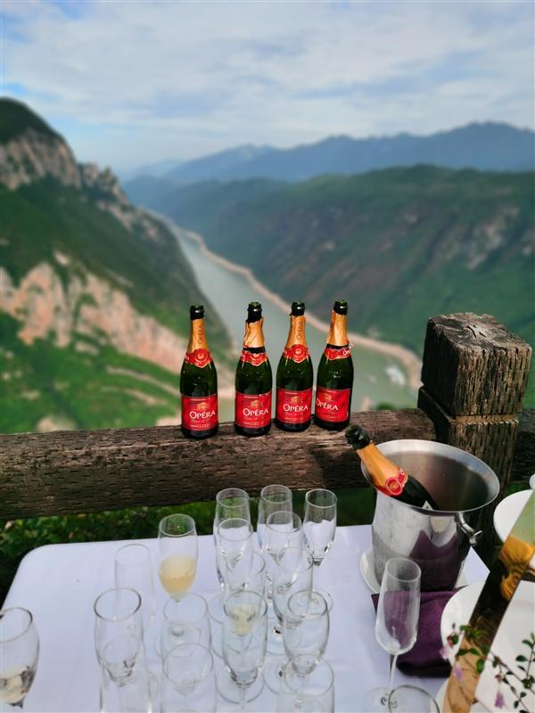 长江探索号神女天路下午茶