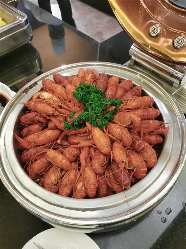 长江探索号自助餐之蒜蓉小龙虾