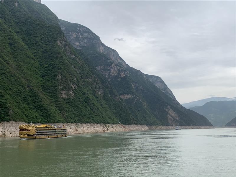 China Chongqing Fengjie Ship Passes Qutangxia