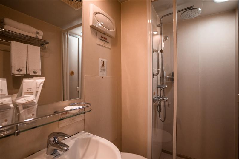 黃金8號內艙房衛生間