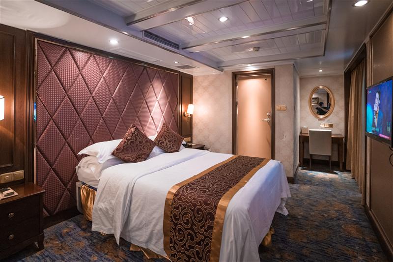 Three Gorges Cruise Yangtze River Gold Series Gold No. 8 Executive King Room
