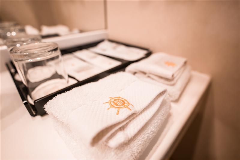 Three Gorges Cruise Yangtze River Gold Series Gold No. 8 Deluxe King Room Towels Disposable Items