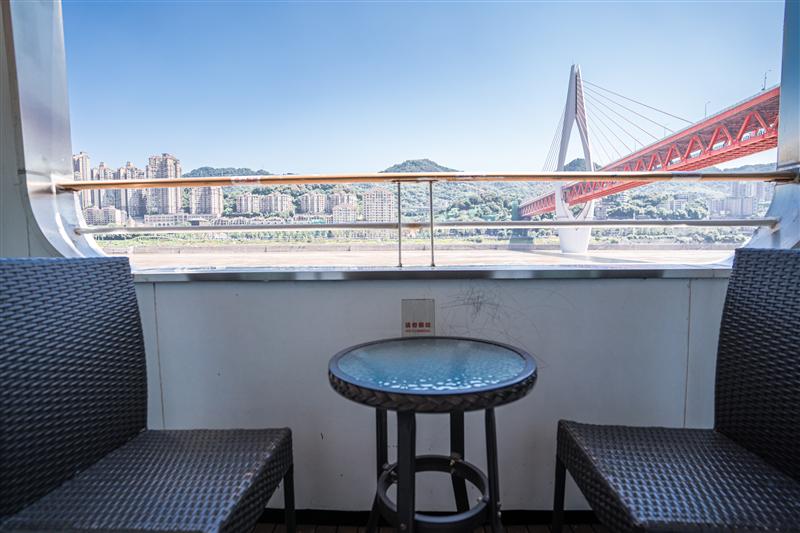 Three Gorges Cruise Golden No.2 Deluxe King Room Balcony