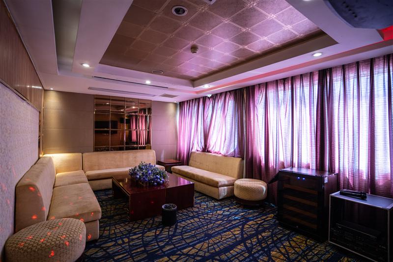 Three Gorges Cruise Golden 6 KTV