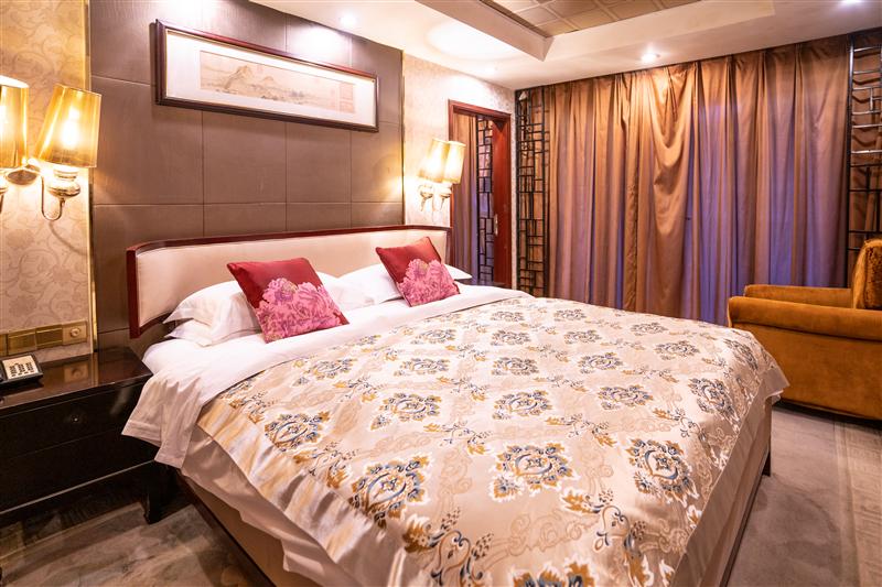 The second bedroom of the Presidential Suite at Golden No. 6 on the Three Gorges Cruise