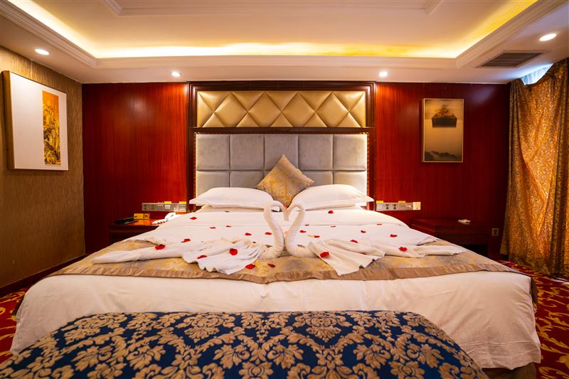 Three Gorges Cruise Ship Huaxia Goddess No.2 Presidential Suite