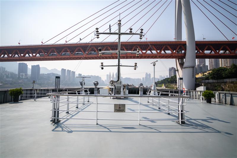 星际阿波罗顶层前部甲板