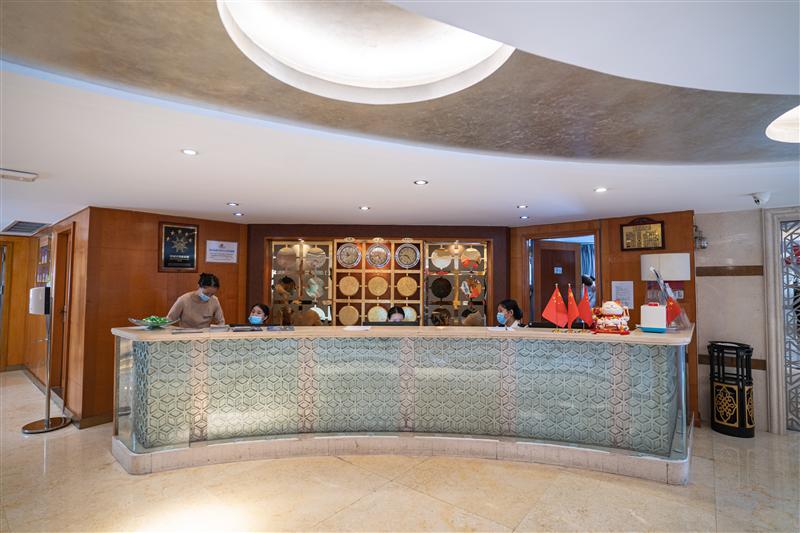 Interstellar Crystal Front Desk