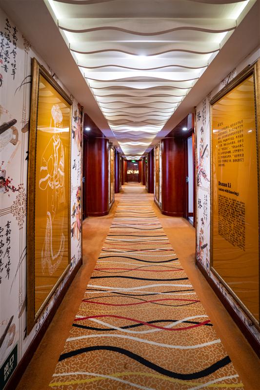 华夏神女1号房间过道