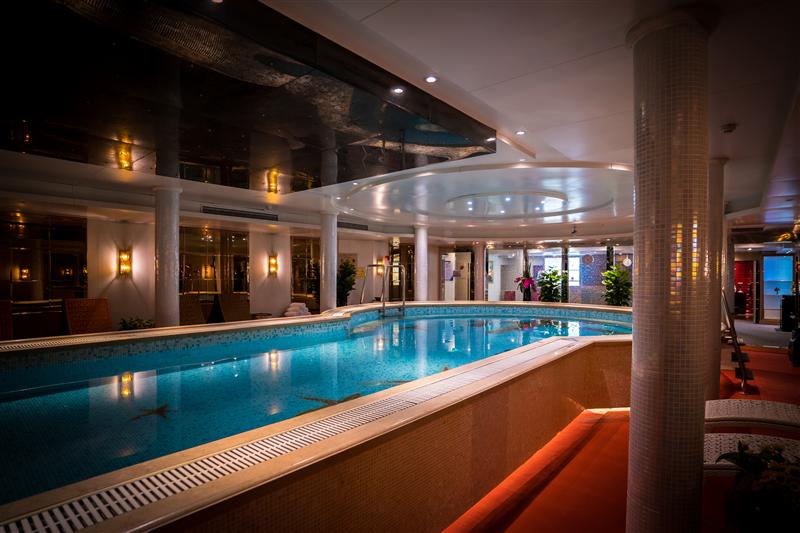 世纪神话恒温游泳池