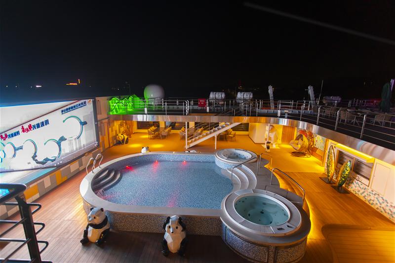 三峡游轮长江叁号游泳池