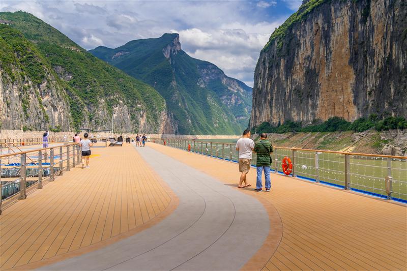 Century Cruise Kaige Deck