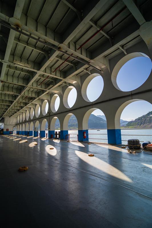 新高湖游轮 车库