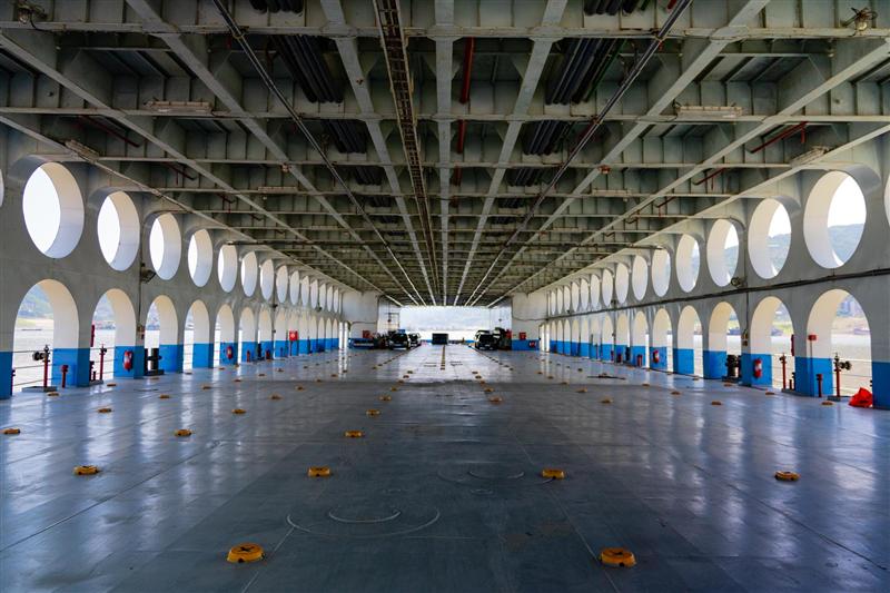 New High Lake Cruise Garage