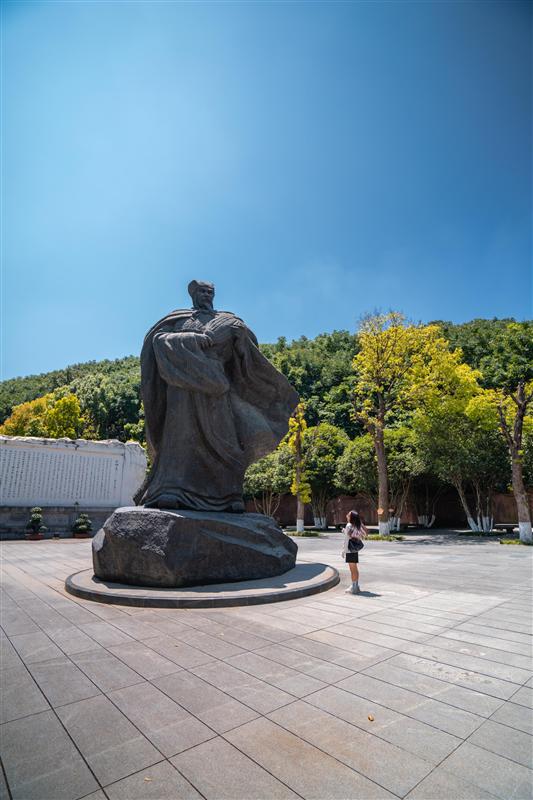 Baidicheng Zhongyi Square