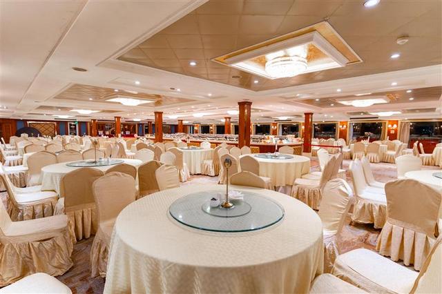 President 6 Cruise-cafeteria