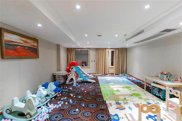 President 6 Cruise-Children's Playground