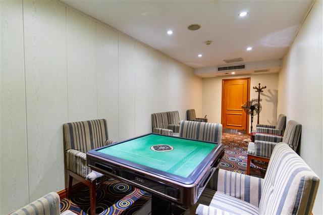 President 6 Cruise-chess and card room