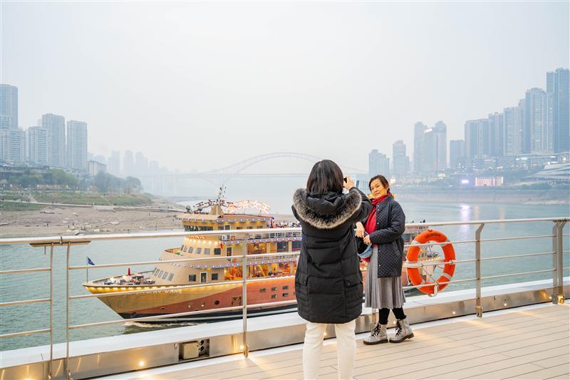 長江叁號春節頂層陽光甲板