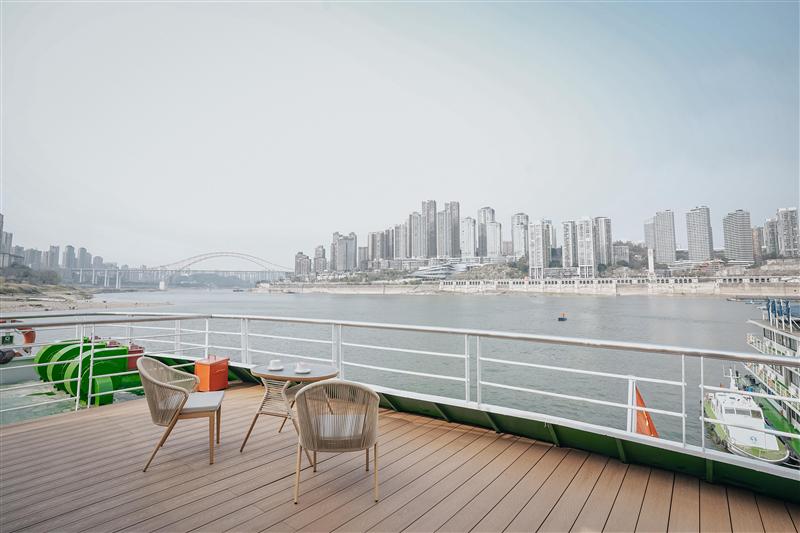 Yangtze River No.1 5F Observation Suite