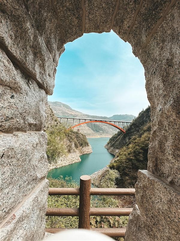 Badong Passive Cave Three Gorges Center Point
