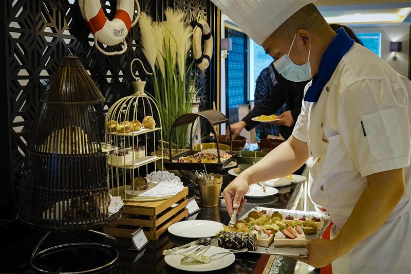 长江探索王朝餐厅美食