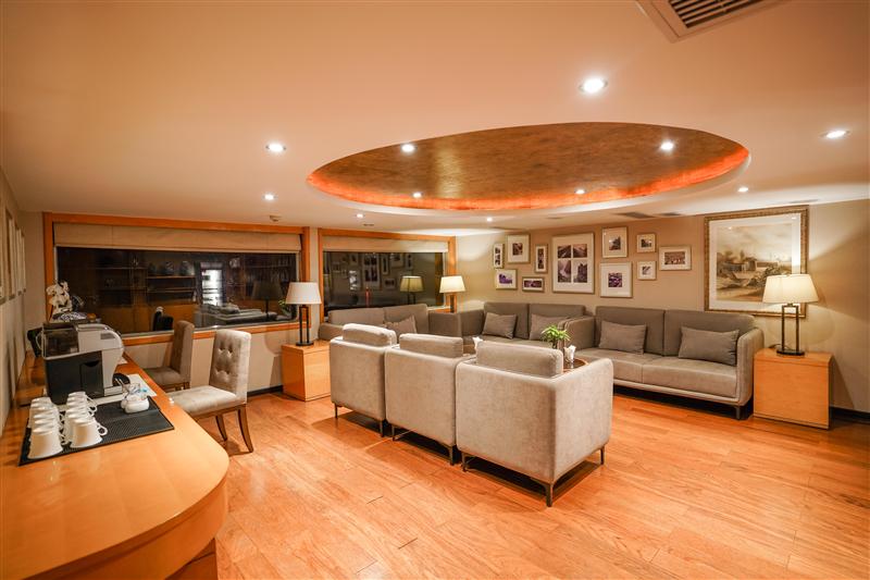 长江探索行政休息室