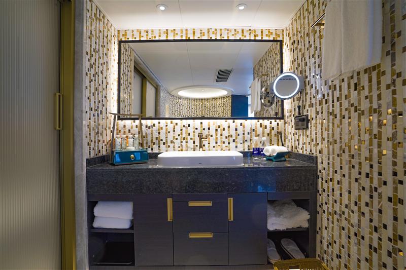 Century Oasis Presidential Suite