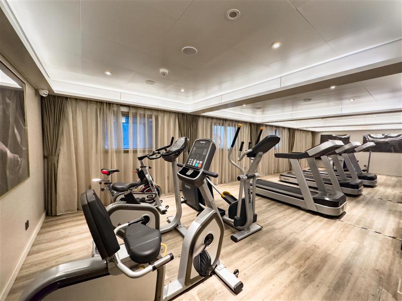 世紀遊輪榮耀號健身房