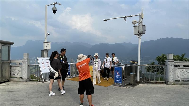 三峡大坝坛子岭扶梯
