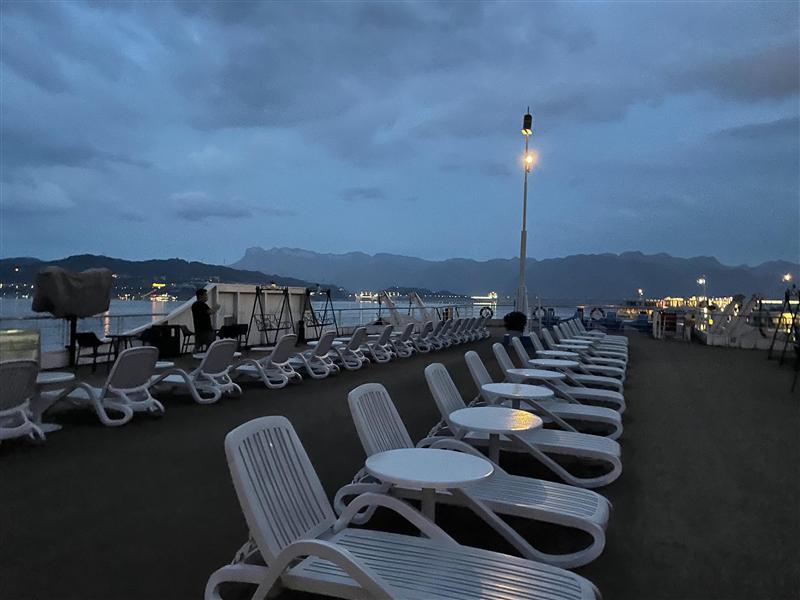 三峡游轮长江印象甲板