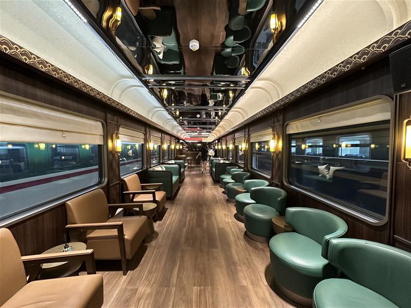 成都熊猫专列成都号乐府厅