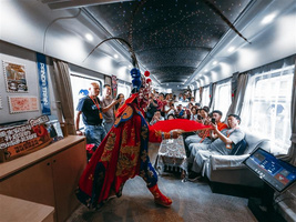 成都 熊猫专列 安逸号 熊猫乐园 随车表演 合影