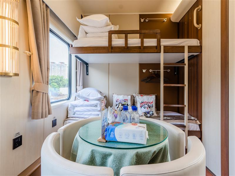 成都 熊猫专列 安逸号 熊猫雅居 豪华四人间