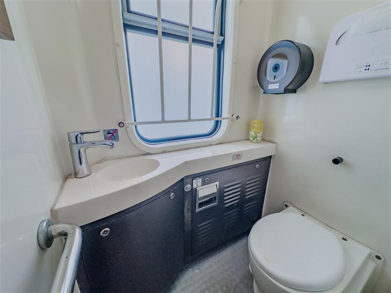 熊猫雅舍 高级四人间卫生间