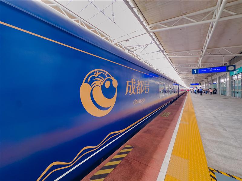 熊猫专列成都号外观