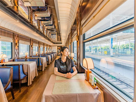 成都 熊猫专列 成都号 金熊猫餐厅