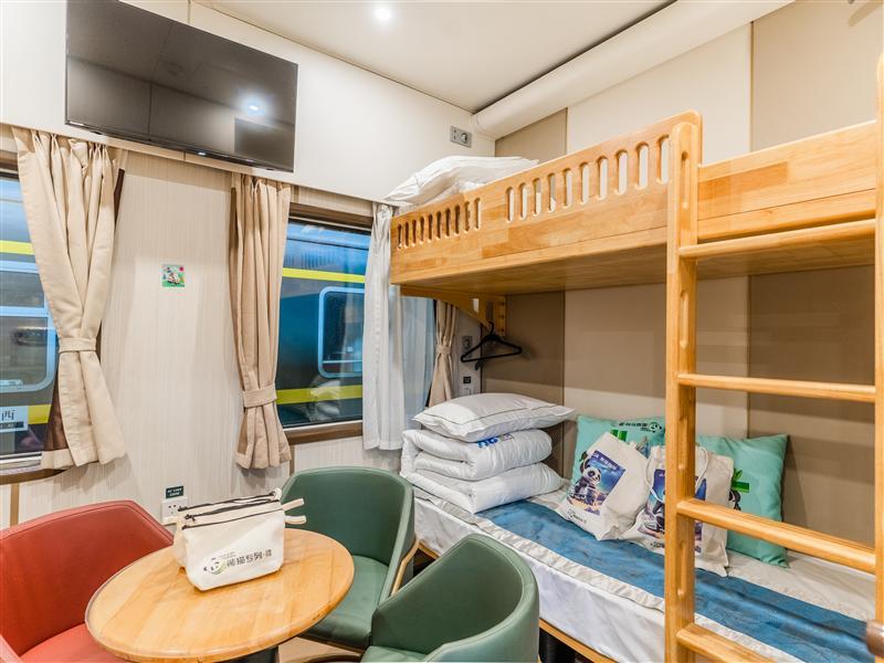 莹华高级四人间