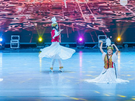 南方列车 潇湘号 哈密 十二木卡姆表演