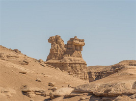 南方列车 潇湘号 哈密 大海道魔鬼城 双头马景点