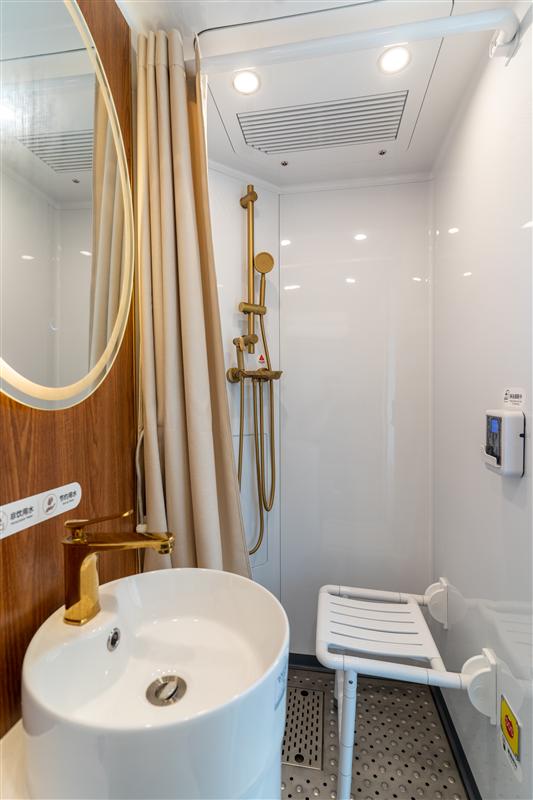 南方列车潇湘号潇湘府卫生间
