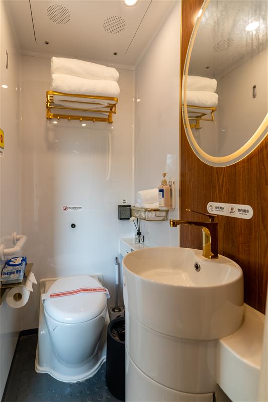 南方列车潇湘号潇湘府卫生间