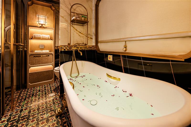 丝路梦享号锦绣未央套房