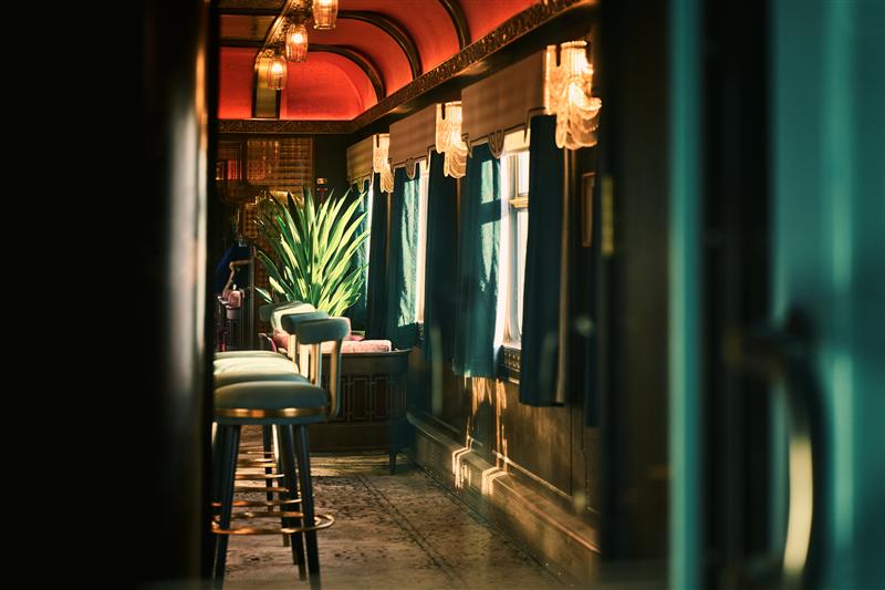 丝路梦享号列车内公共空间