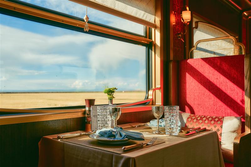 丝路梦享号列车内公共空间