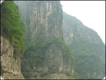 长江三峡  岩壁 夏天