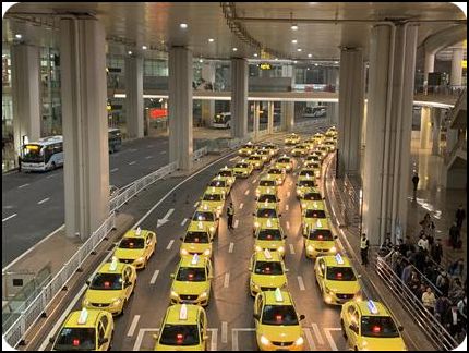 亚洲 中国 重庆 重庆机场T3航站楼 出租车排队 李俊